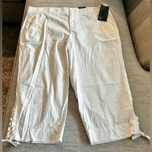 Avenue Ladies Lace Tie Poplin White Capri Shorts size 18~NWT
